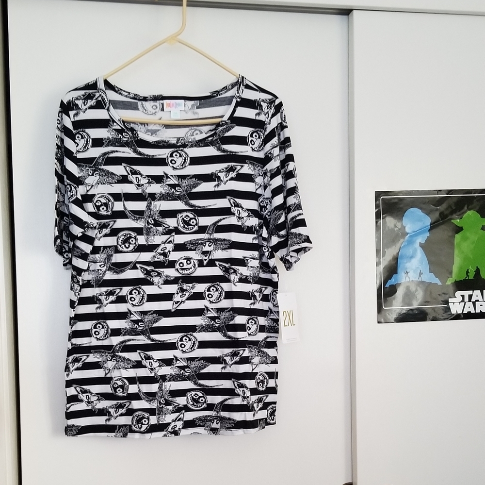 Lularoe 2xl nightmare before christmas tee